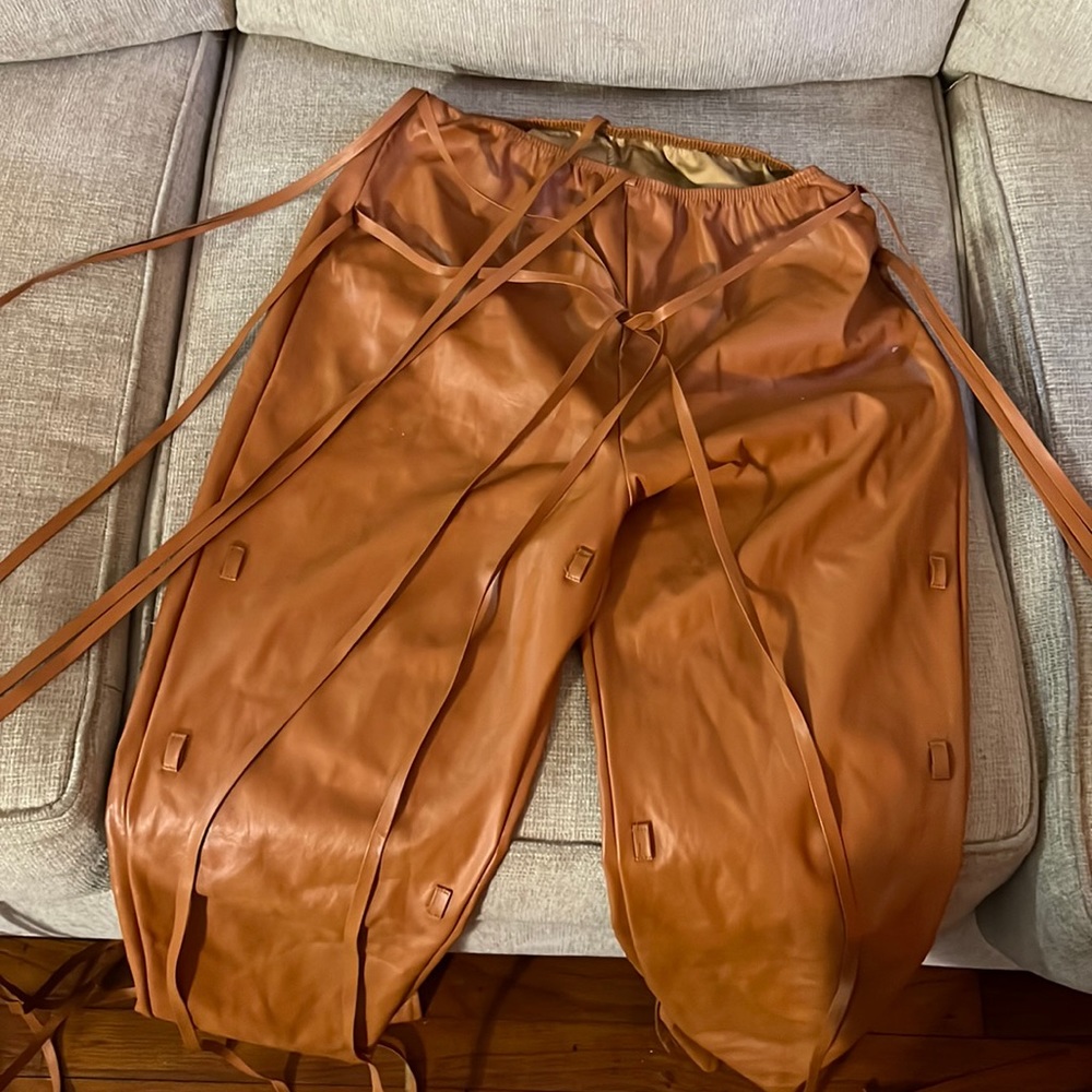 Faux leather pants with strings